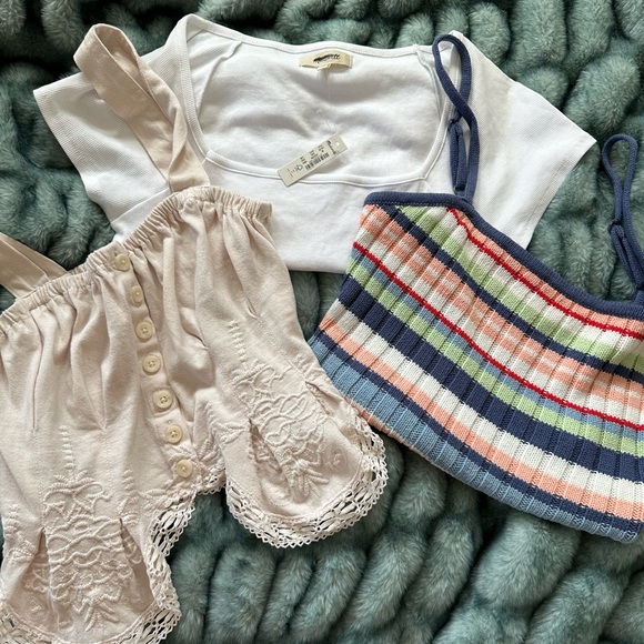 Bundle of 3 trendy tops!  NWT AND NWOT - Picture 1 of 7